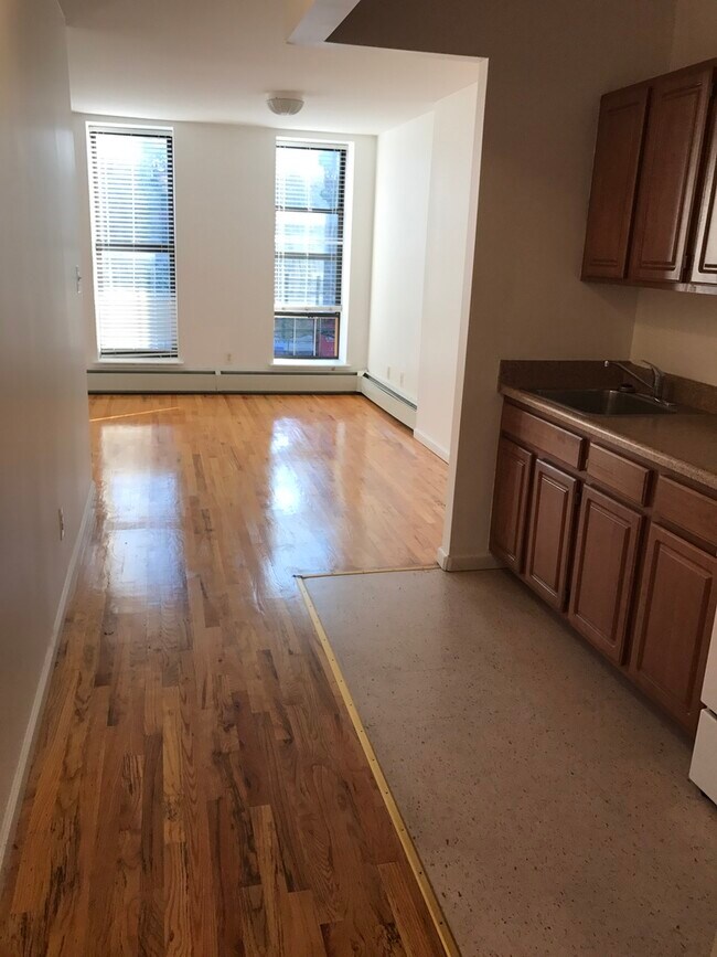 Building Photo - 468 E 138th St