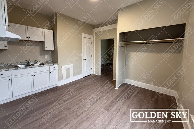 Building Photo - 1224 E Main St