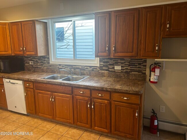 Building Photo - 261 Seeley Ave