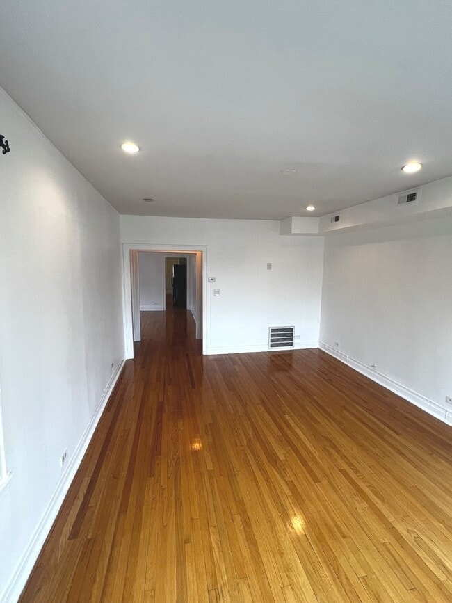 Building Photo - 4826 W Henderson St