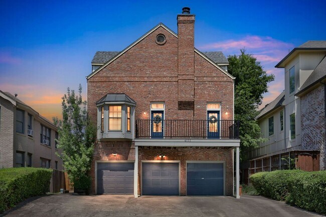 Foto del edificio - Charming 2BR Condo in Dallas