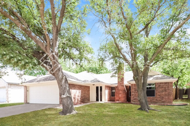 Building Photo - 1008 Pierce Arrow Dr