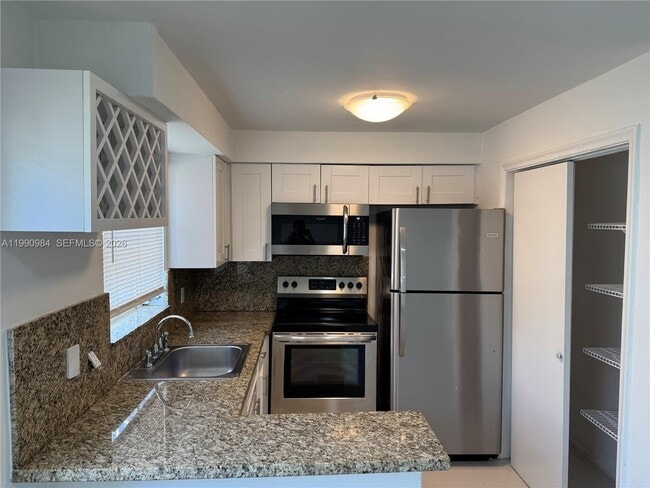 Building Photo - 5211 SW 91st Ave