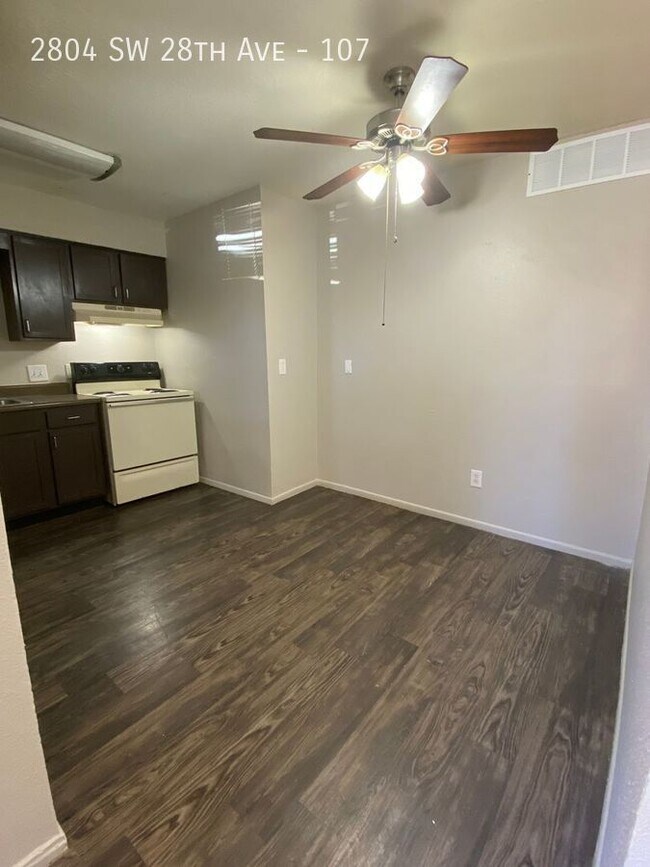 Building Photo - All Bills Paid! $799 Move-in special