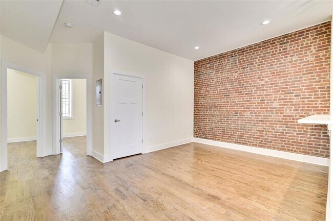 Building Photo - 165 Webster Ave