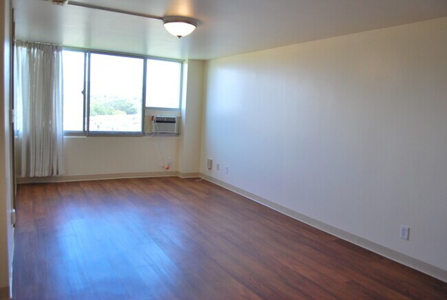 Building Photo - 1060 Kamehameha Hwy