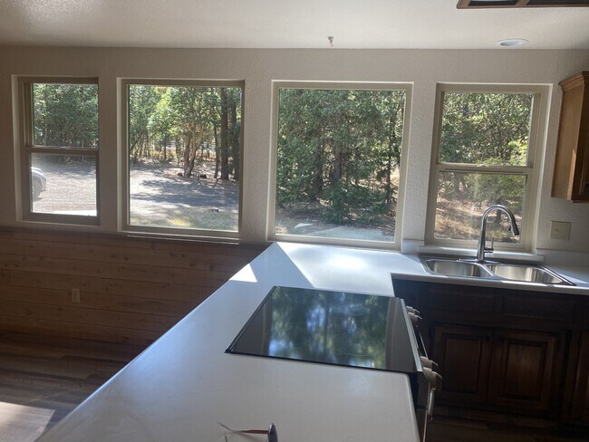 Foto del edificio - 1790 Foots Creek Right Fork Rd
