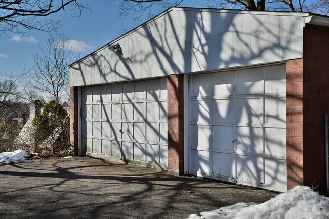 Building Photo - 1862 Shaw Ave
