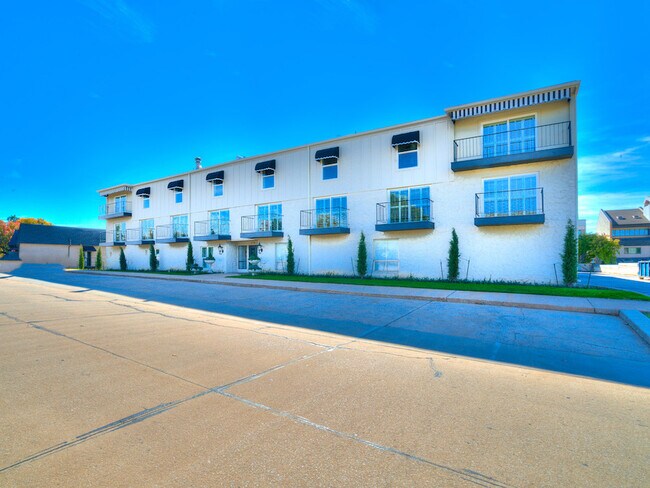 Building Photo - 1110 Sherwood Ln