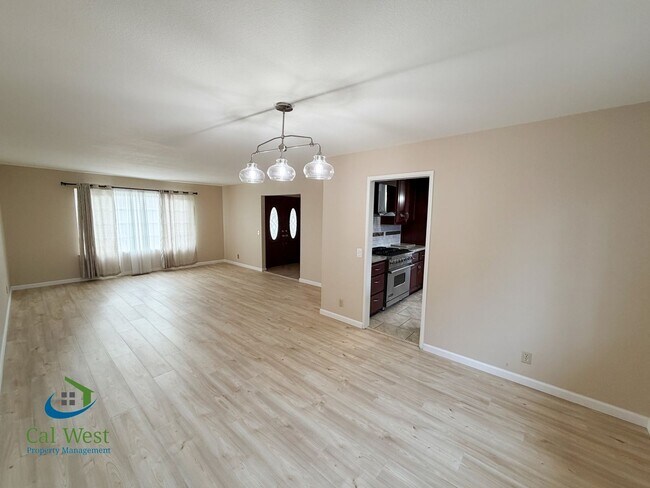 Foto del edificio - $5295 - Beautiful and Well Maintained South Gilroy Home w/ Salt Water Pool!!