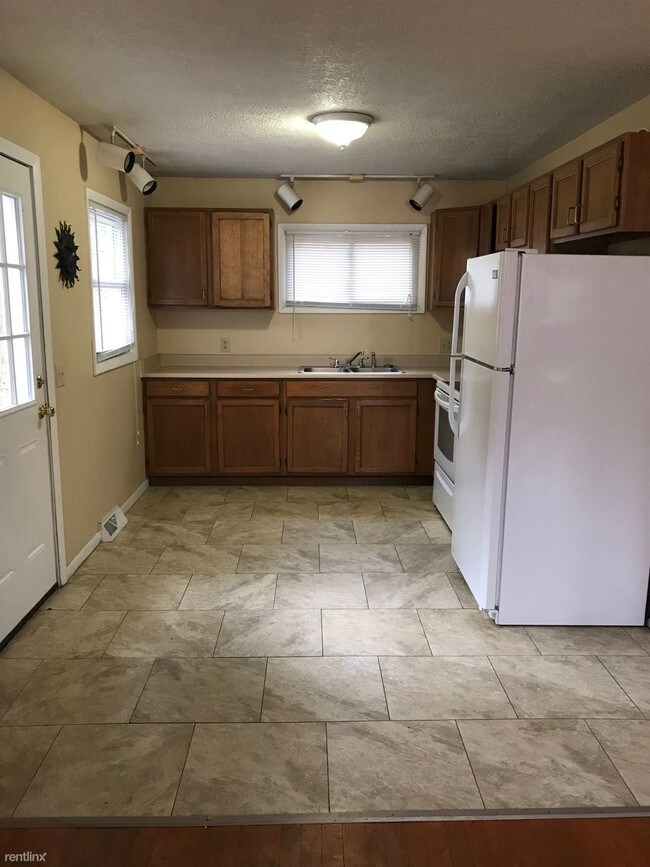 Building Photo - 3 br, 1 bath House - 2227 Stanley Ave