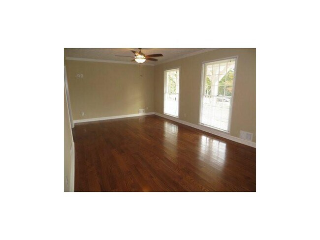 Foto del edificio - 2366 Fairview Rd SE