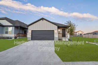 Building Photo - 817 Heartseed Ave