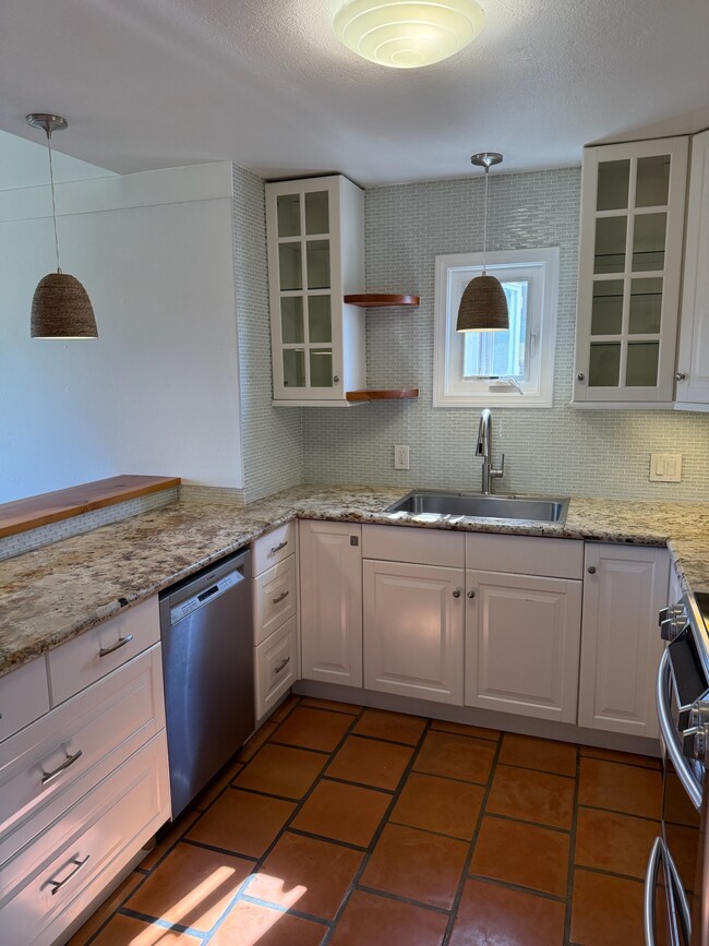 Building Photo - 2271 Edinburg Ave