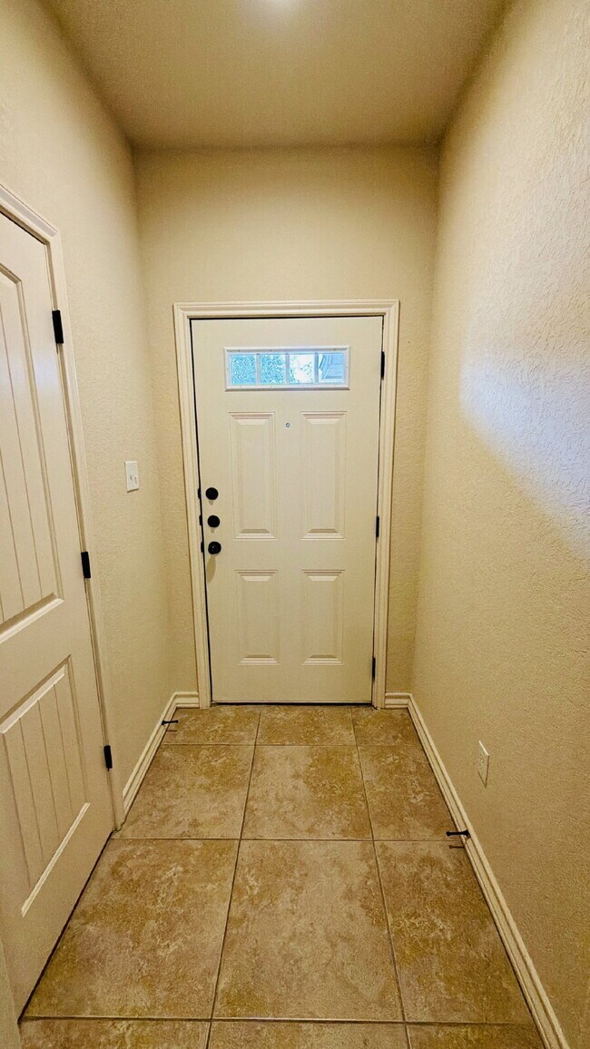 Foto del edificio - 7108 Micayla Cv