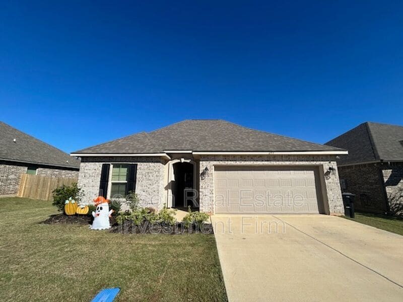 Primary Photo - 253 Berkshire Pl