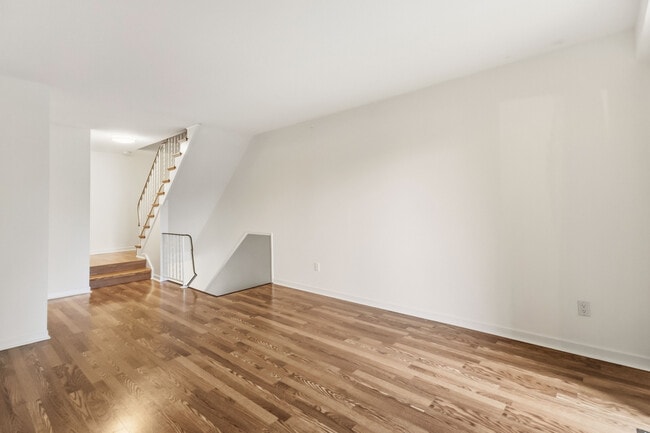 Building Photo - Gorgeous 3 Bedroom Townhome in Pondmills