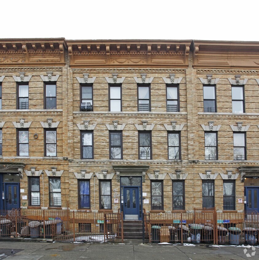 Foto del edificio - 1404 Putnam Ave