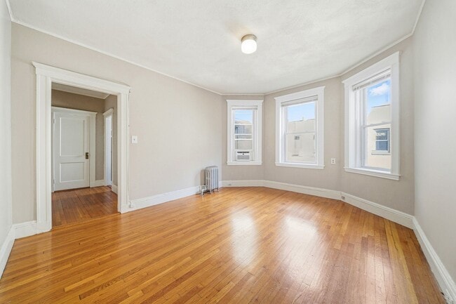 Building Photo - 440 Park Dr