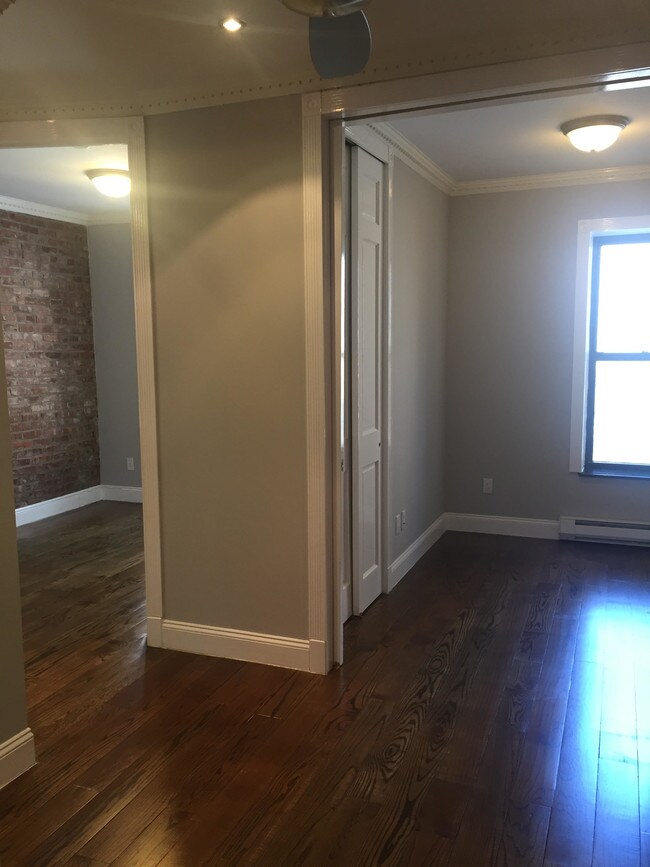 Building Photo - 314 E 106th St