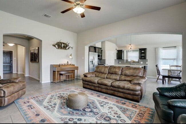Building Photo - 721 Rim Water Dr