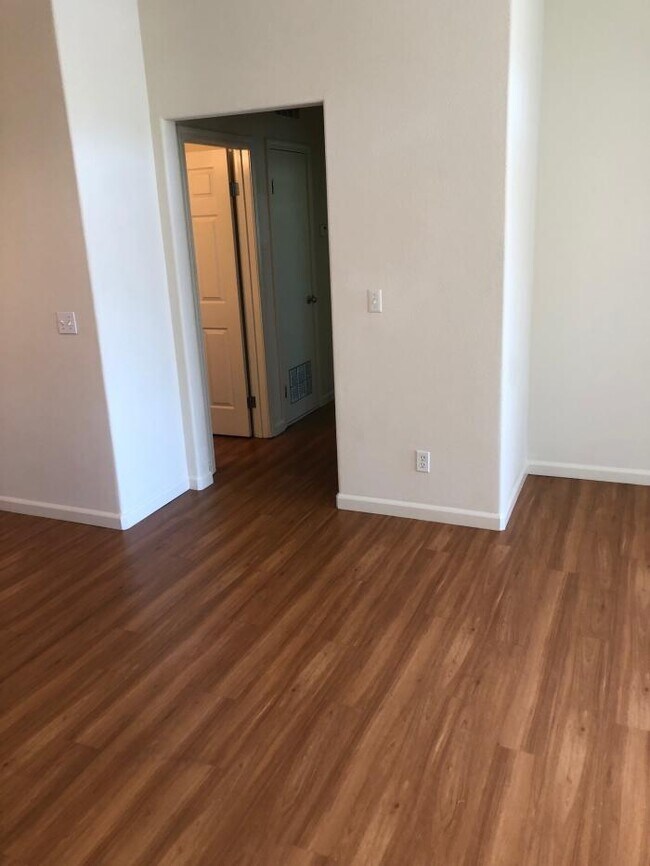 Building Photo - 2 bedroom in Santa Rosa CA 95409