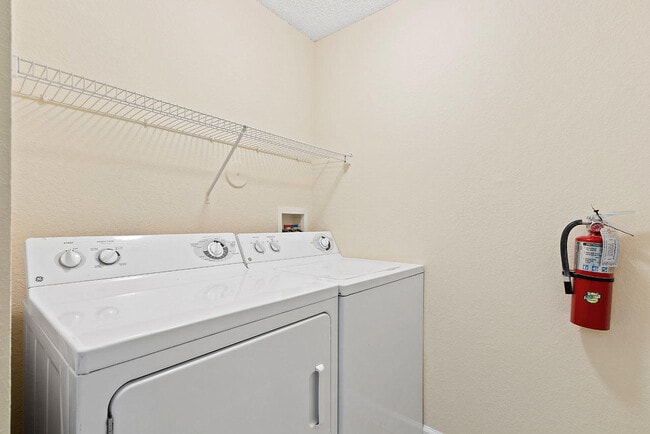 Building Photo - 3023 Alcazar Pl