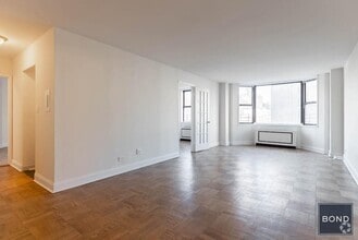 Building Photo - 400 E 71st St