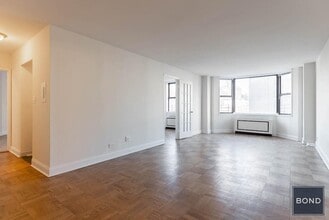 Building Photo - 400 E 71st St