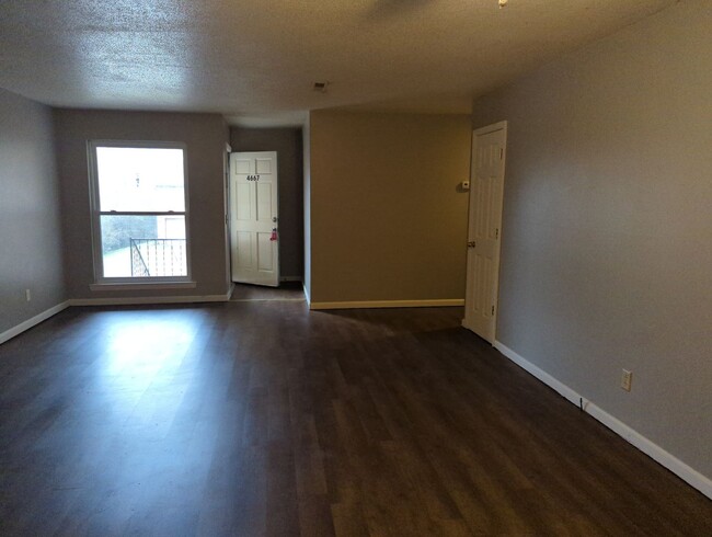 Foto del edificio - 4667 Cary Ln