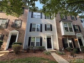 Building Photo - 9766 Blossom Hill Dr