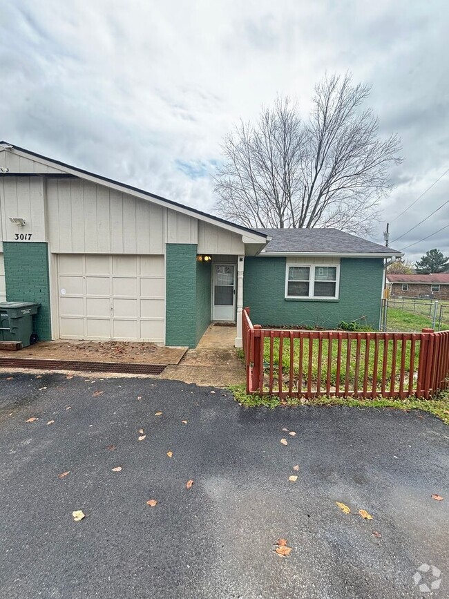 Building Photo - 3017 W Old Farmington Rd