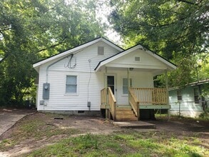 Building Photo - 805 Lakeland St