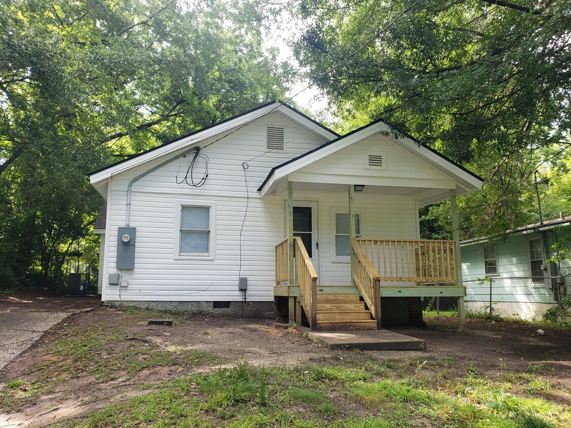 Primary Photo - 805 Lakeland St