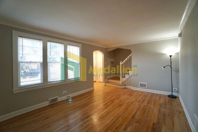 Foto del edificio - 2048 W 82nd Pl