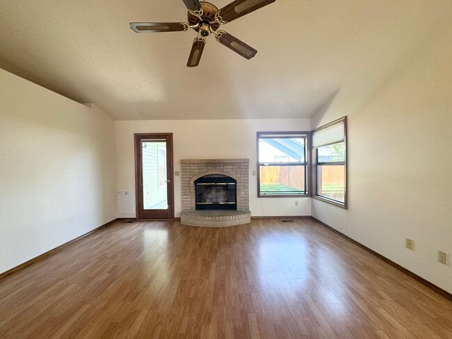 Foto del edificio - Now leasing in West Boise! This single-lev...