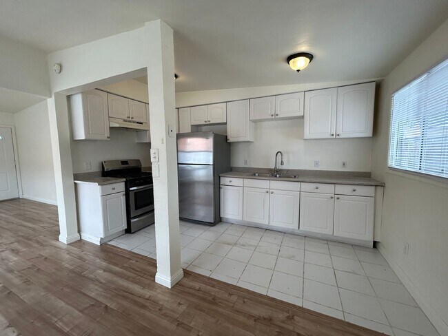 Building Photo - 3 Bed, 1 Bath in San Diego.