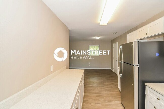 Building Photo - 3 Bedroom Pet-Friendly Home in Jacksonville, FL with Main Street Renewal