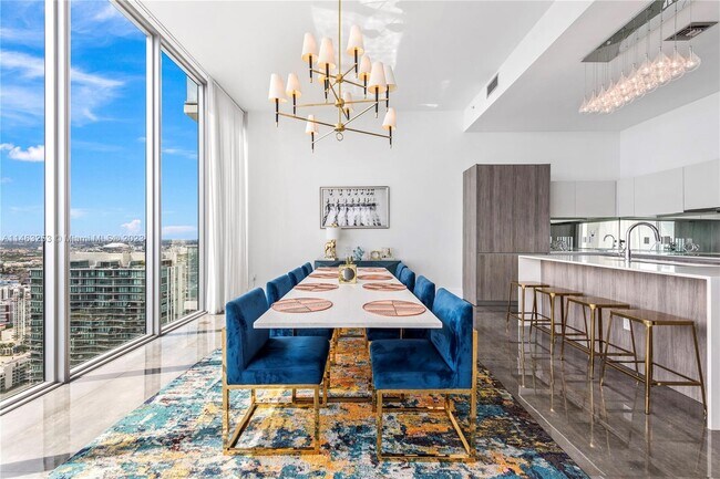 Building Photo - 2900 NE 7th Ave