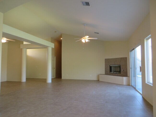 Building Photo - 44775 Los Manos Dr