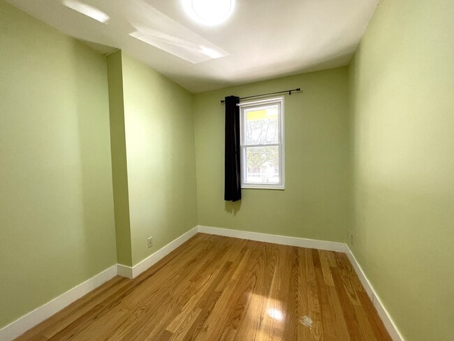 Foto del edificio - 10 Packard Ave