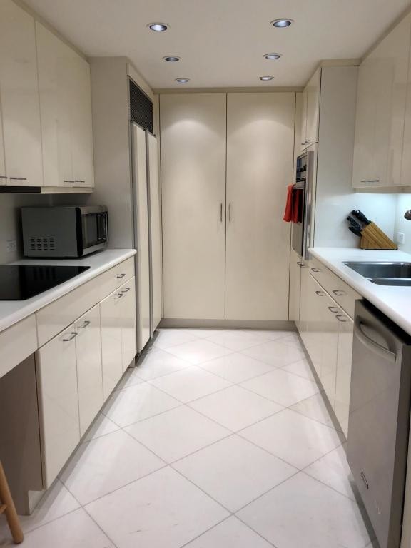 Building Photo - 100  Sunrise Avenue 2080