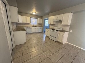 Building Photo - 1157 NE 59th St
