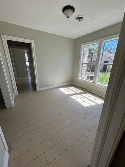 Building Photo - 109 Schilling Ave