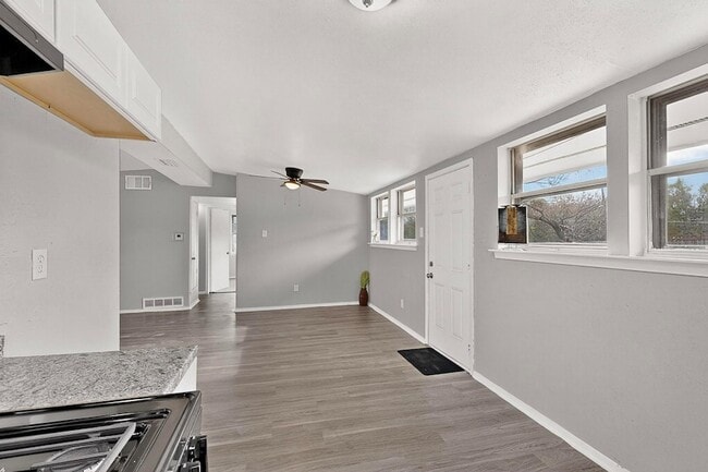 Building Photo - 534 Henderson Cir