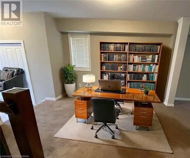 Building Photo - 132 S Creek Dr