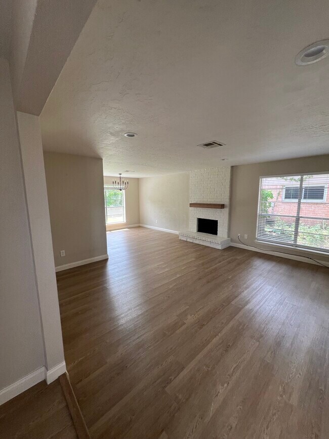 Building Photo - 9711 Cane Creek Dr