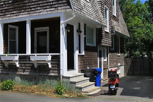 Building Photo - 5 Ellwood Pl