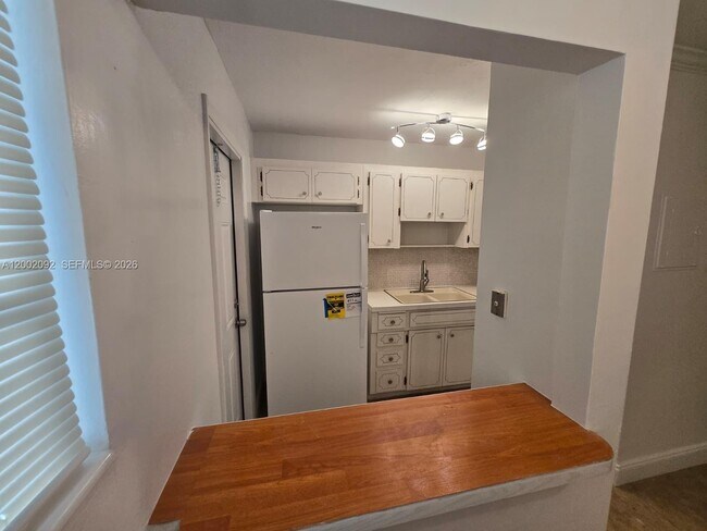 Foto del edificio - 1515 NE 125th Terrace