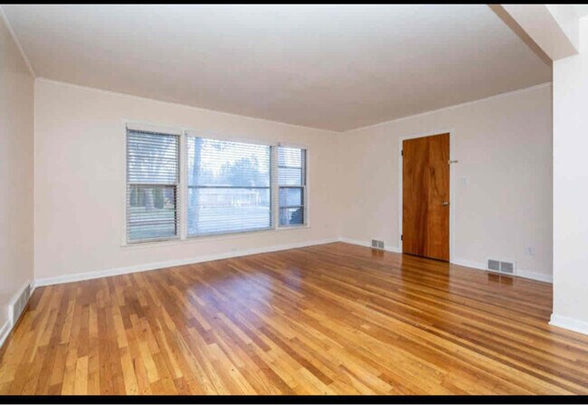 Building Photo - 15627 Portis St